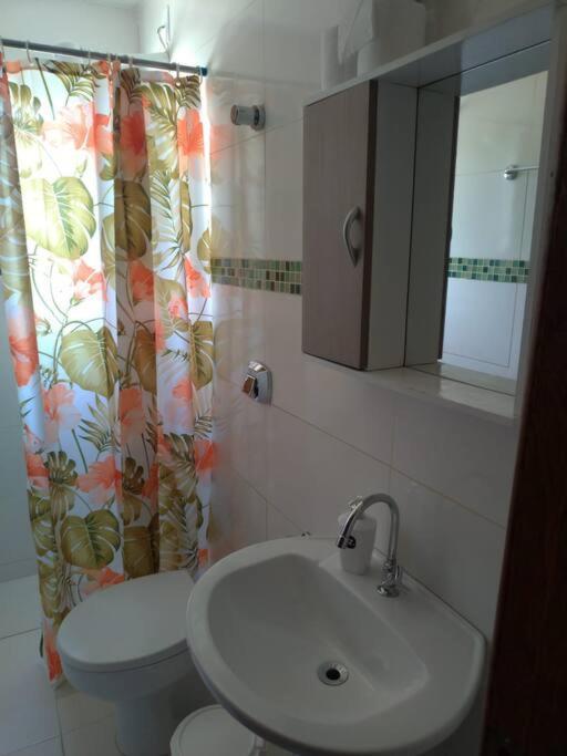 Casa Agradavel Em Camboriu Com Estacionamento No Patio Villa ภายนอก รูปภาพ